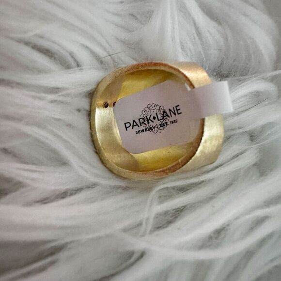 PARK LANE JEWELRY | Matte Gold Tone Statement Ring Cubic Zirconia | Size 8 - Picture 4 of 5